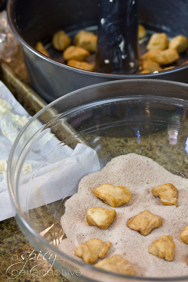 How to Make Monkey Bread Recipe | ASpicyPerspective.com #recipe #holidays #monkeykbread